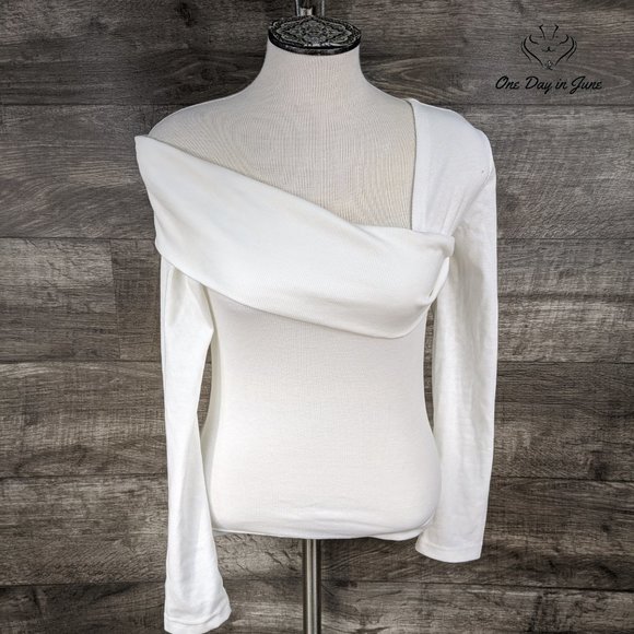 Casual Cross Off Shoulder Deep V Neck Top - Picture 3 of 3